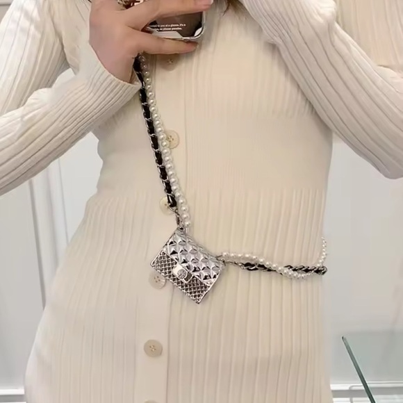 Silver Mini Crossbody Bag with Pearl & Chain Strap ✨ - Picture 5 of 17